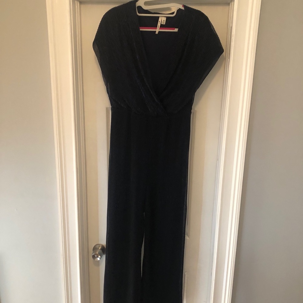 Shimmery navy blue boutique jumpsuit! Perfect for a wedding/gala/dinner